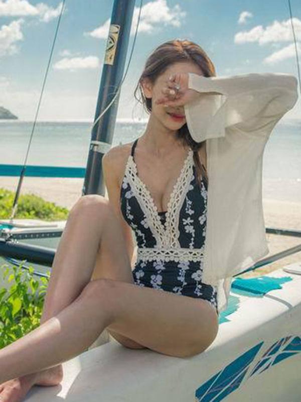 Hollow Lace One-piece Swimwear