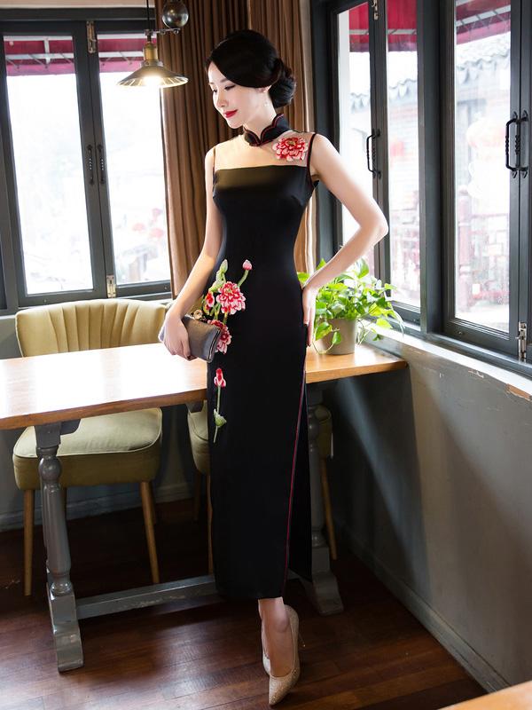 Black Hollow Embroidered Stand-collar Long Cheongsam