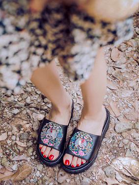 Embroidered Peep-toe Slides Shoes