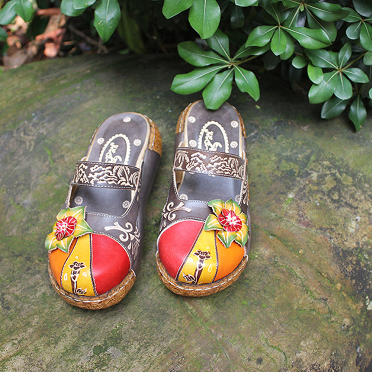 Hand-printed retro flat-soled sandals