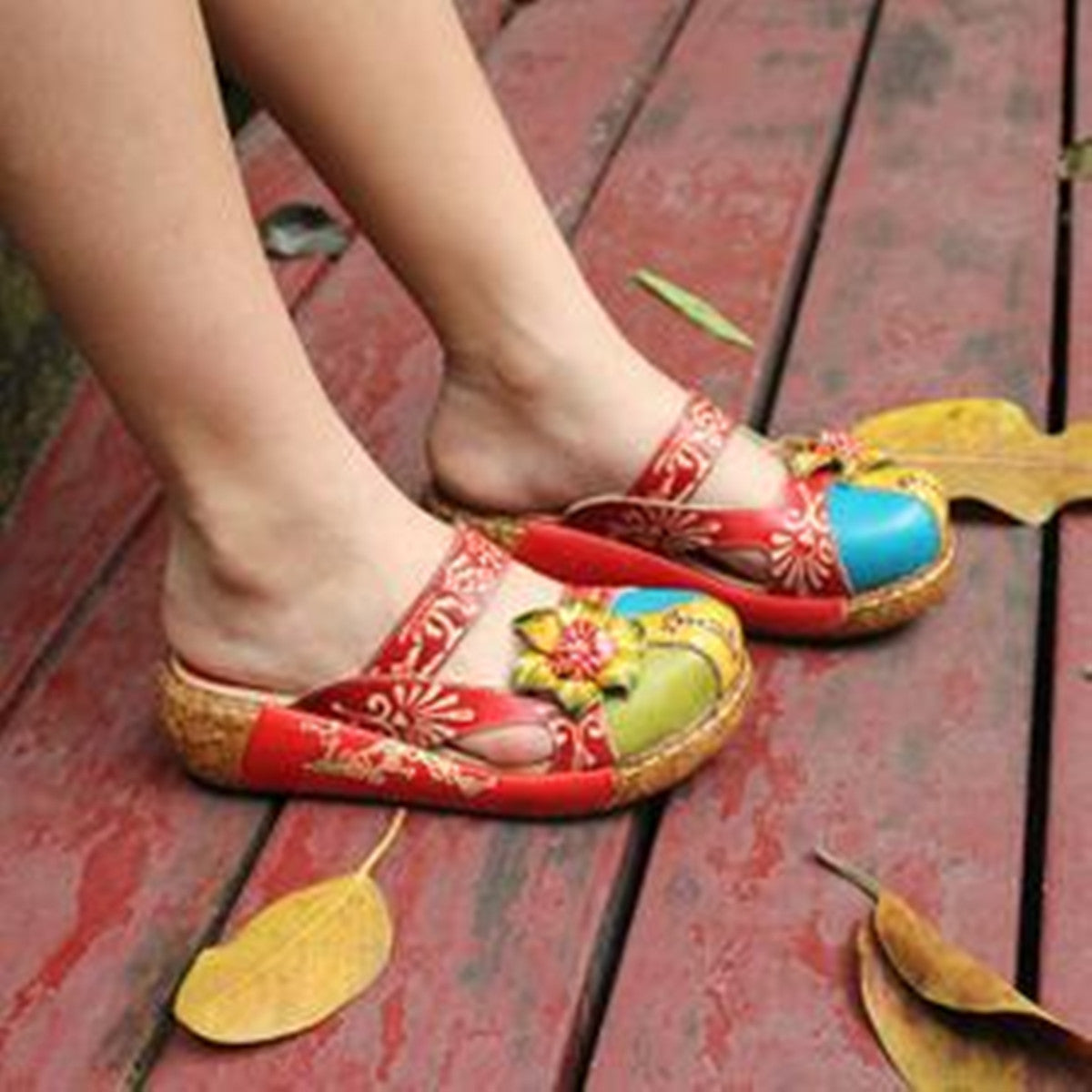 Hand-printed retro flat-soled sandals