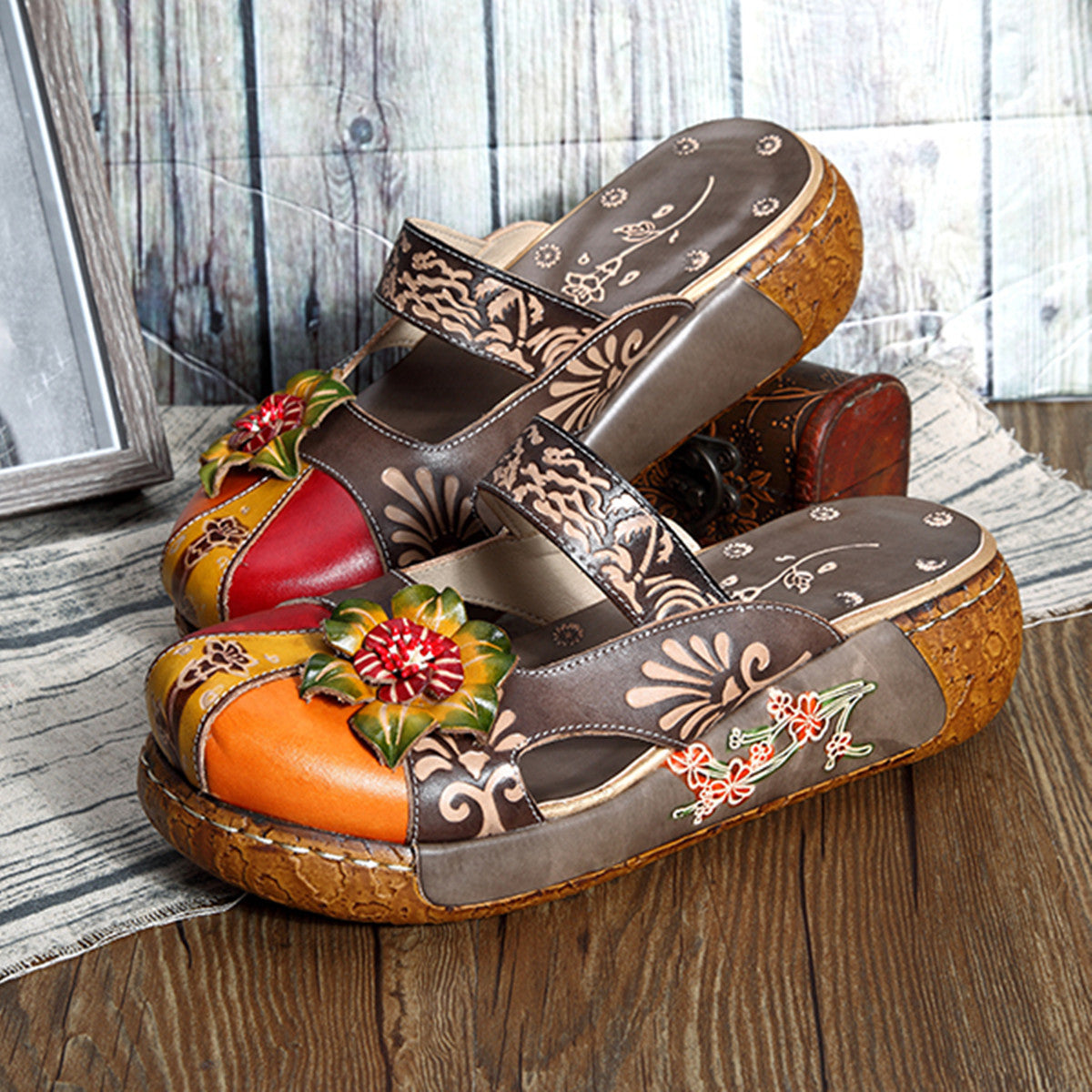 Hand-printed retro flat-soled sandals