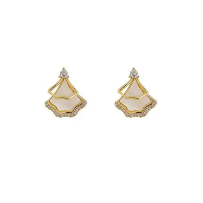 Simple shell earrings