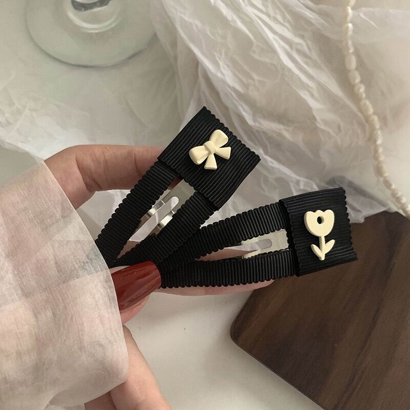 Black minimalist Hair Clips