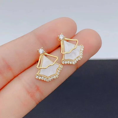 Simple shell earrings