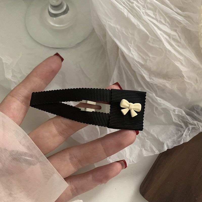 Black minimalist Hair Clips